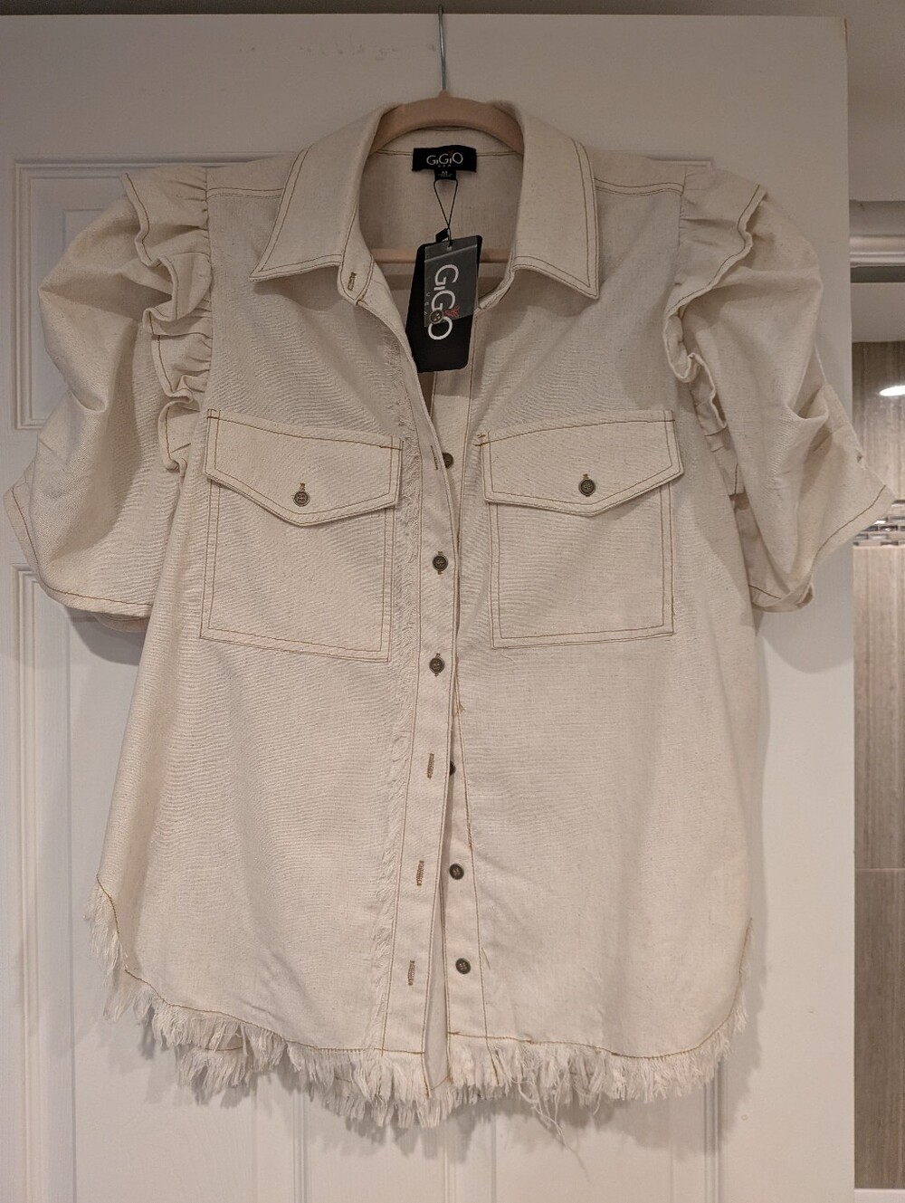 Gigio Cream Button-Front Ruffle Sleeve Utility Top